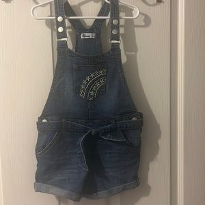 Epic Threads with embroidered pattern on pocket overall shorts size 6